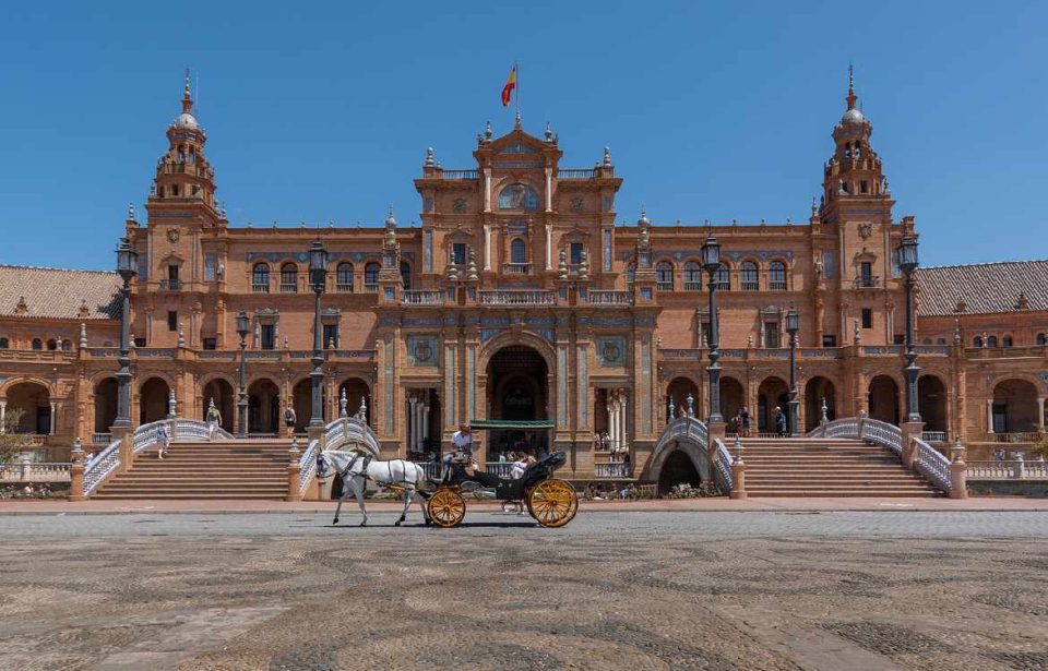 Sevilla se Mueve rechaza la idea de cerrar la Plaza de España.