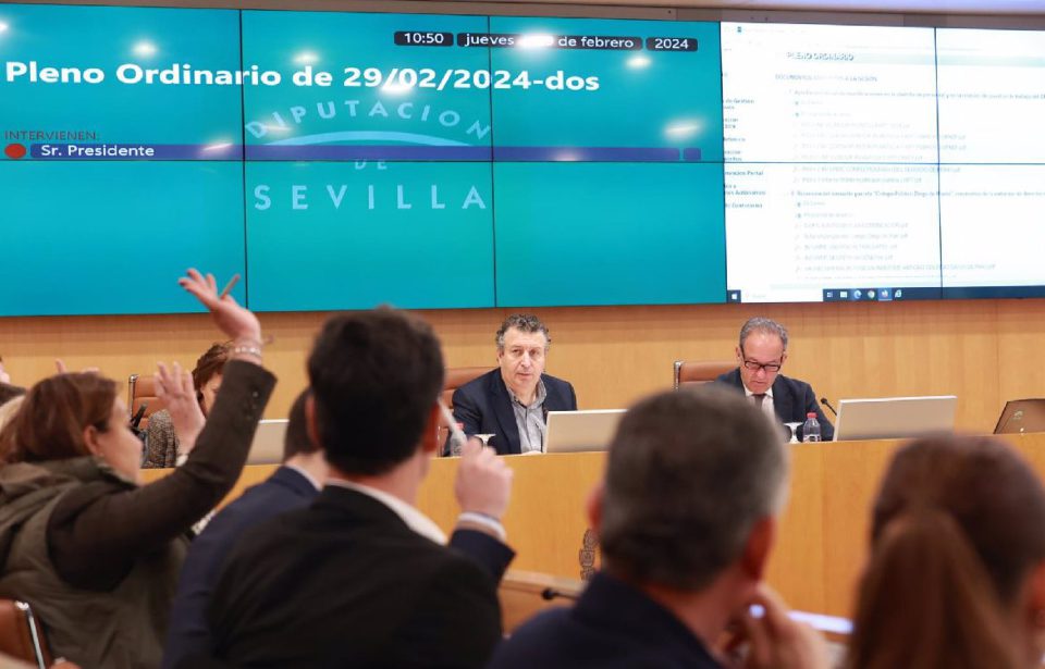 El socialista Javier Fernández preside la Diputación de Sevilla, que hoy aprueba recuperar la parcela del antiguo CEIP Diego de Riaño en Bellavista.