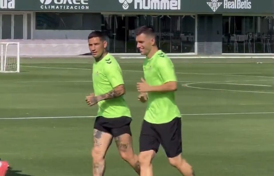 El Real Betis vuelve a los entrenamientos con ocho ausencias y dos inseparables: Lo Celso y el Chimy Ávila