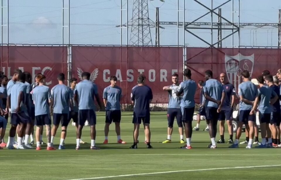 El Sevilla FC se entrena con cuatro regresos y una baja inesperada en la previa al partido ante el Athletic Club de Bilbao.