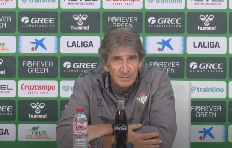 Manuel Pellegrini comparece en la rueda de prensa previa al encuentro ante la UD Las Palmas. Pellegrini: “Vitor sufrió un golpe en el tobillo y no estará citado”.