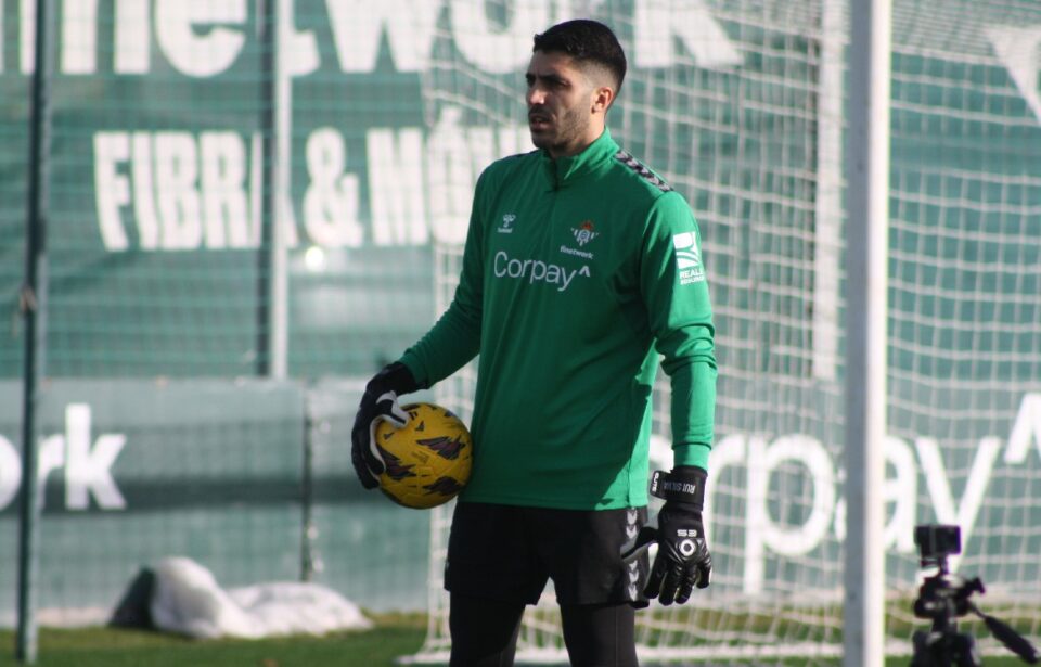 Manuel Pellegrini descarta un debate en la portería del Real Betis, ocupada por Rui Silva, Adrián y Vieites.