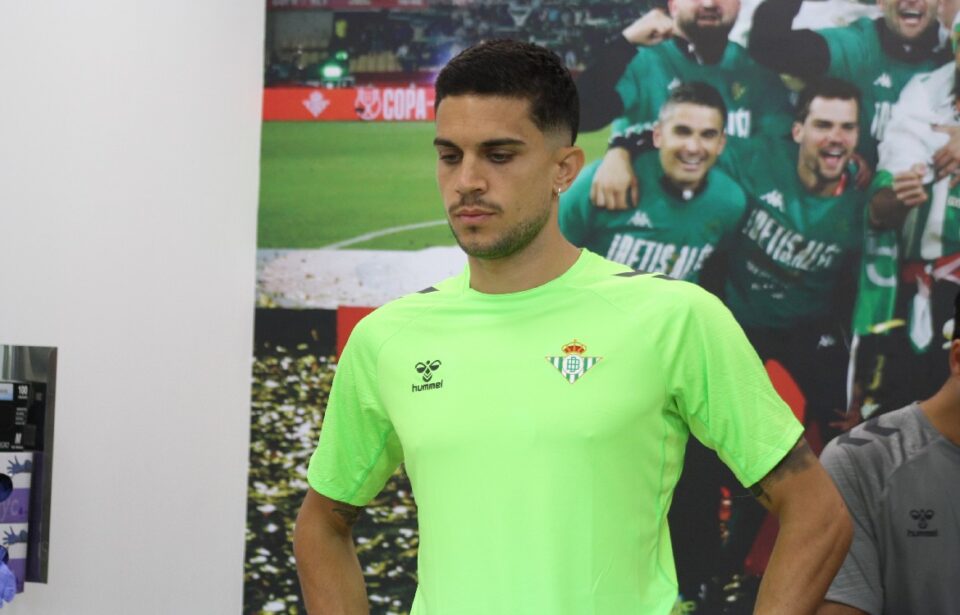 Marc Bartra re reincorpora con el grupo y estará disponible en el Real Betis - Espanyol.