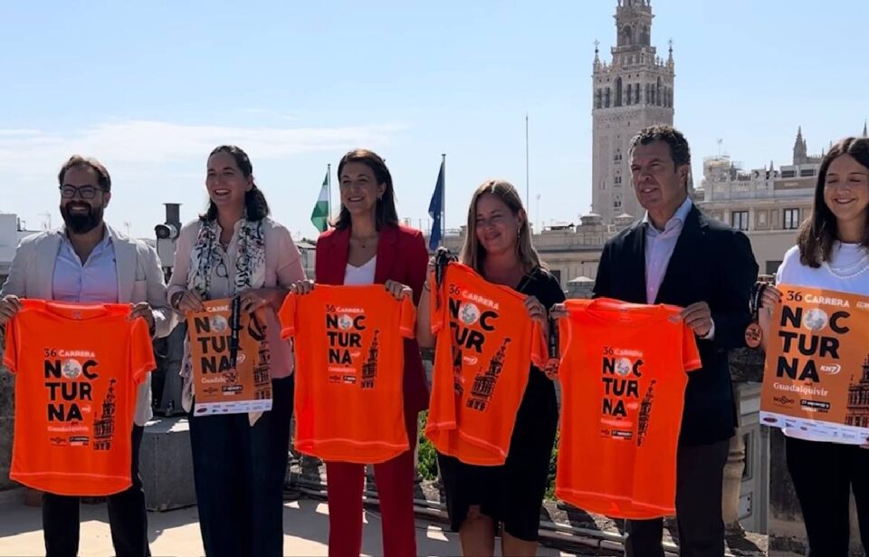 Presentación de la camiseta oficial de la Carrera Nocturna Gualdaquivir KH7, que tendrá lugar en Sevilla el próximo 27 de septiembre