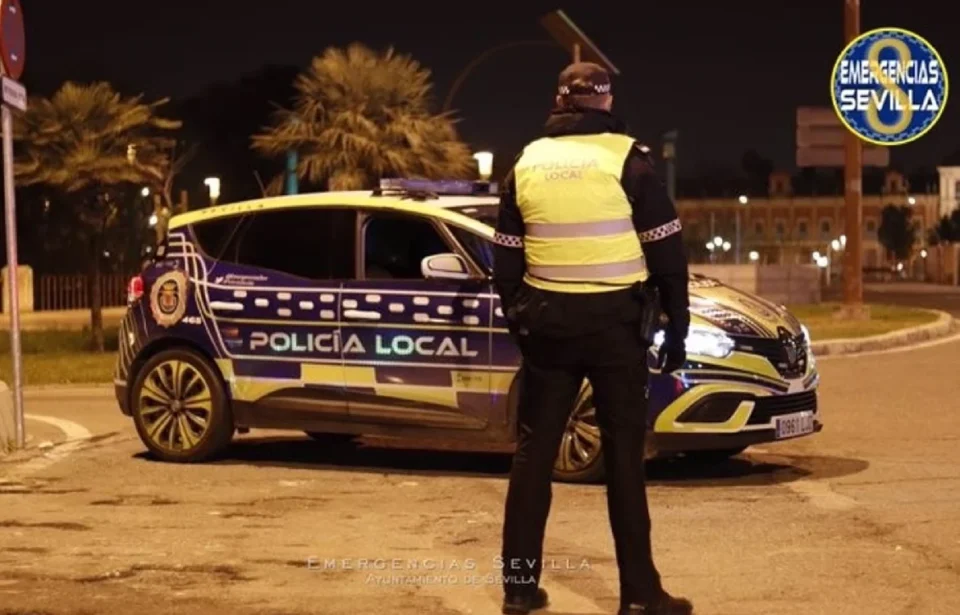 Detenidos jóvenes robo agresión agentes