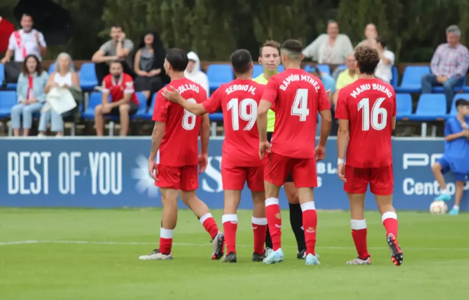 El sevillismo clara contra el arbitraje al Sevilla Atlético en Marbella.