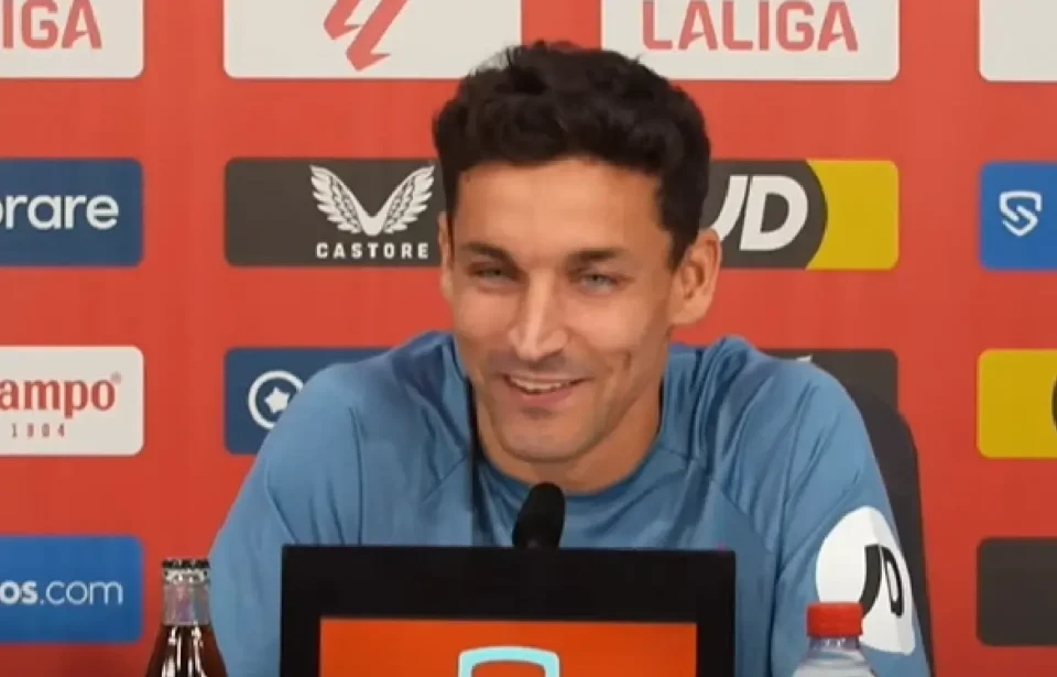 Jesús Navas analiza el derbi entre el Sevilla FC y Real Betis en rueda de prensa.