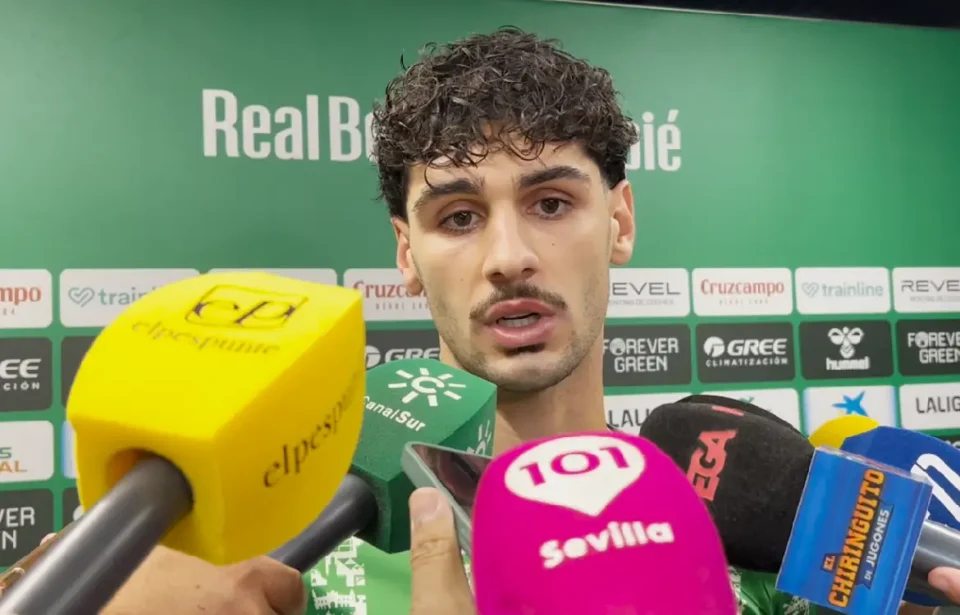 Johnny Cardoso alucina con la afición del Real Betis.