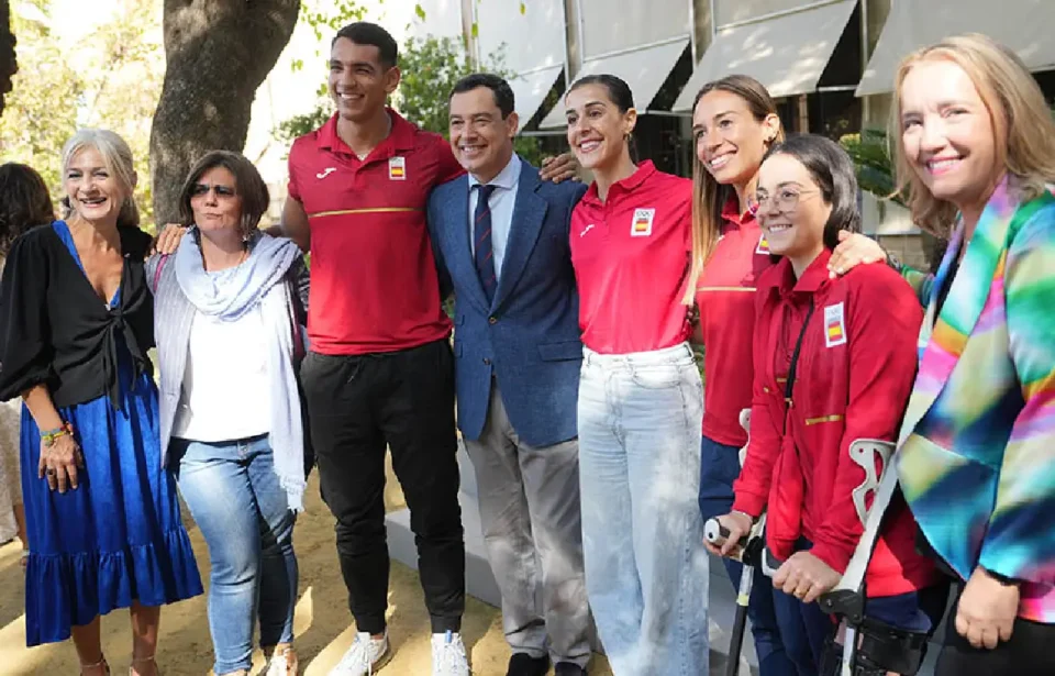 La junta de Andalucía homenajeó a los deportistas olímpicos andaluces que compitieron en París 2024.