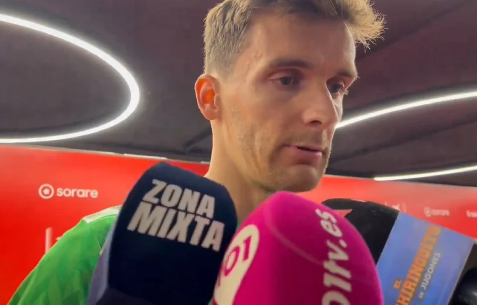 Llorente: "El árbitro nos miente a la cara"