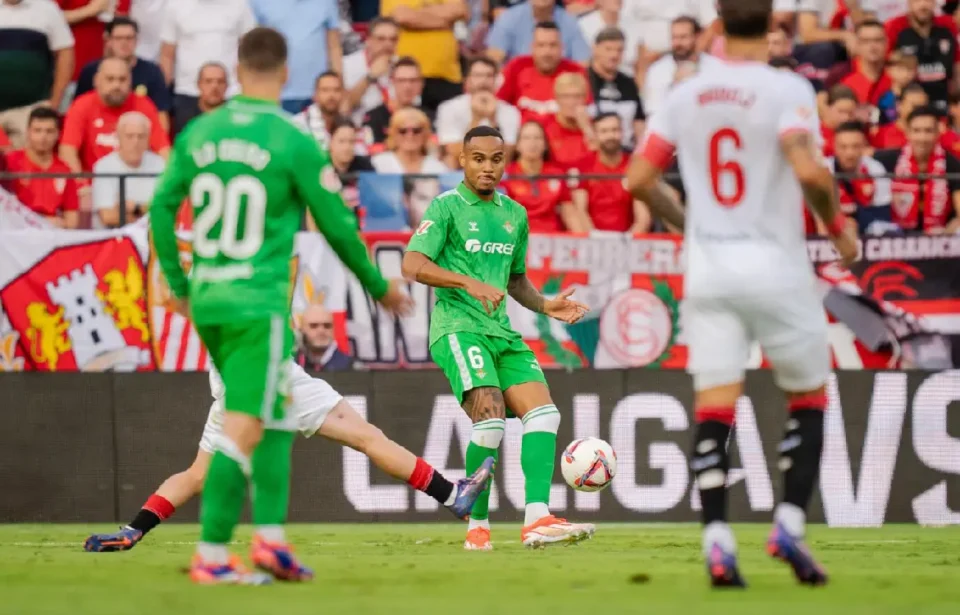 Natan estará varias semanas de baja por la lesión que sufrió en el derbi entre Real Betis y Sevilla.