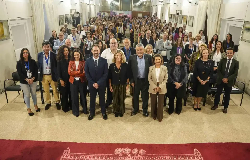 Parlamento celebra encuentro familias acogida