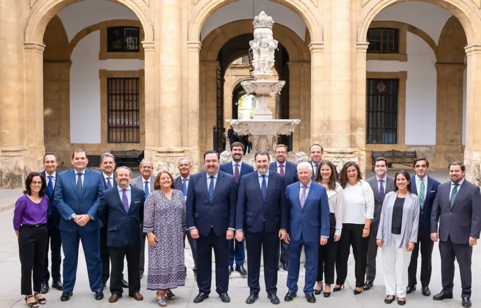 Presenta candidatura hermano mayor Estudiantes