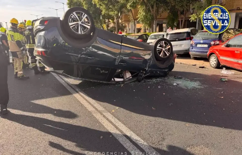 Vuelca un coche en un aparatoso accidente