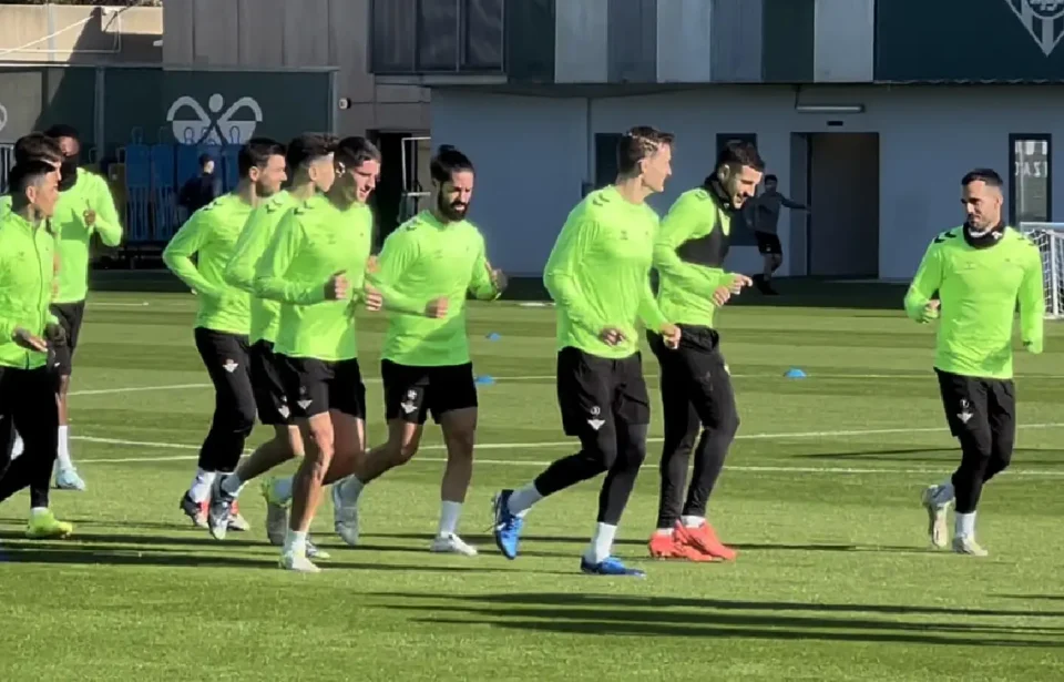 El Betis completa la sesión previa al duelo ante el Mlada Boleslav con una nueva baja.