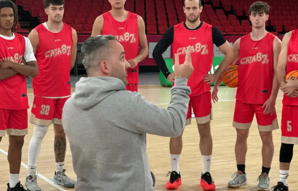 El Caja 87 se prepara para el estreno de su nuevo entrenador.