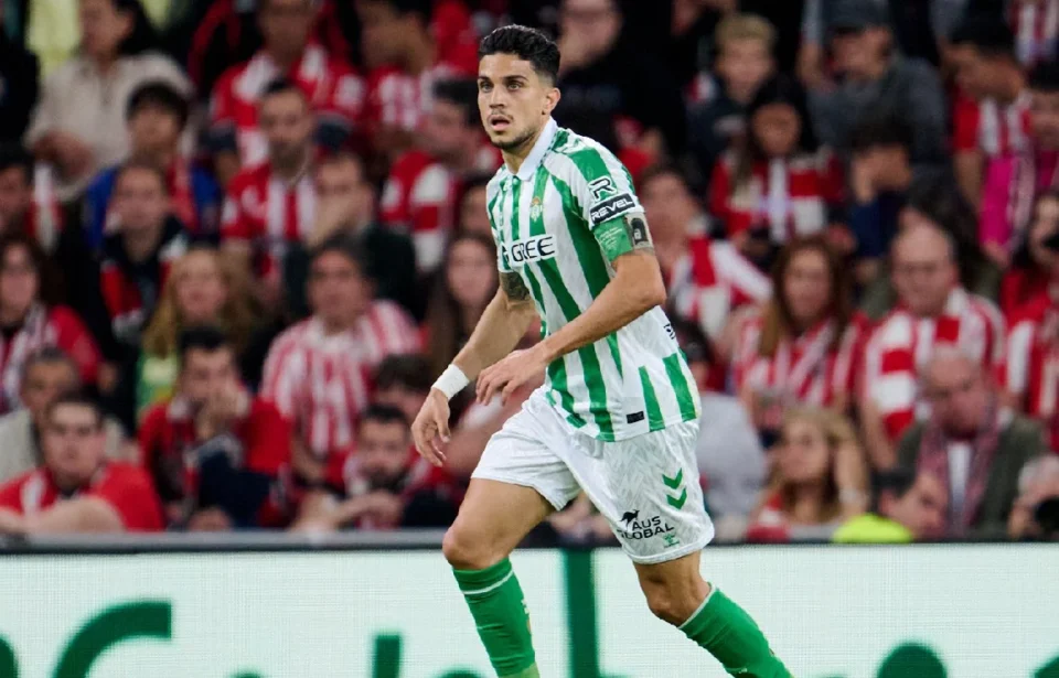 El Real Betis empató en San Mamés ante el Athletic por 1-1 después de los goles de Fornals y Berenguer..webp