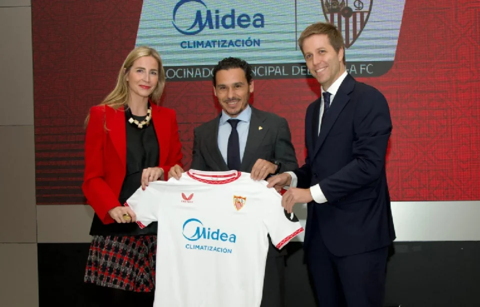 El Sevilla FC _ficha_ a Midea como patrocinador principal.