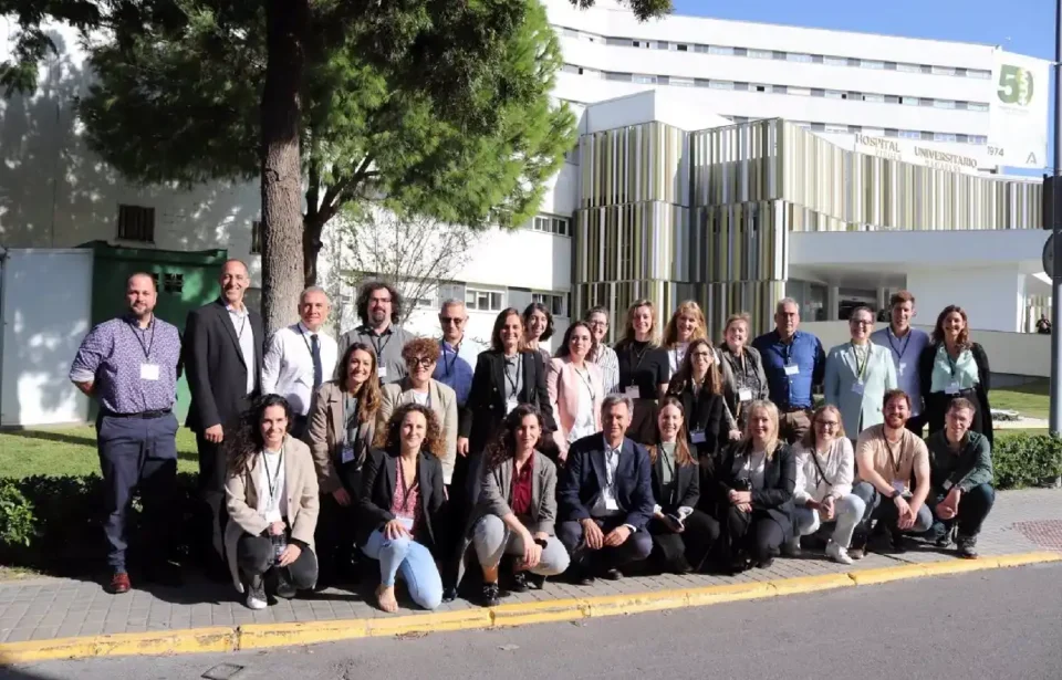 Hospital Macarena acoge reunión eficacia vacunas antimicrobianos