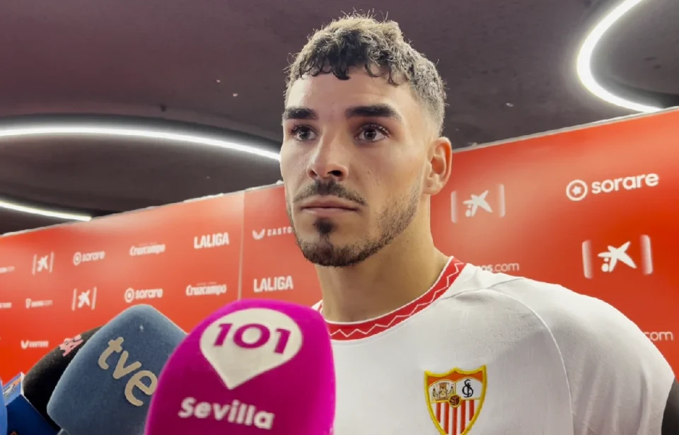 Isaac Romero atendió a la prensa después del partido entre Sevilla y Real Sociedad..webp