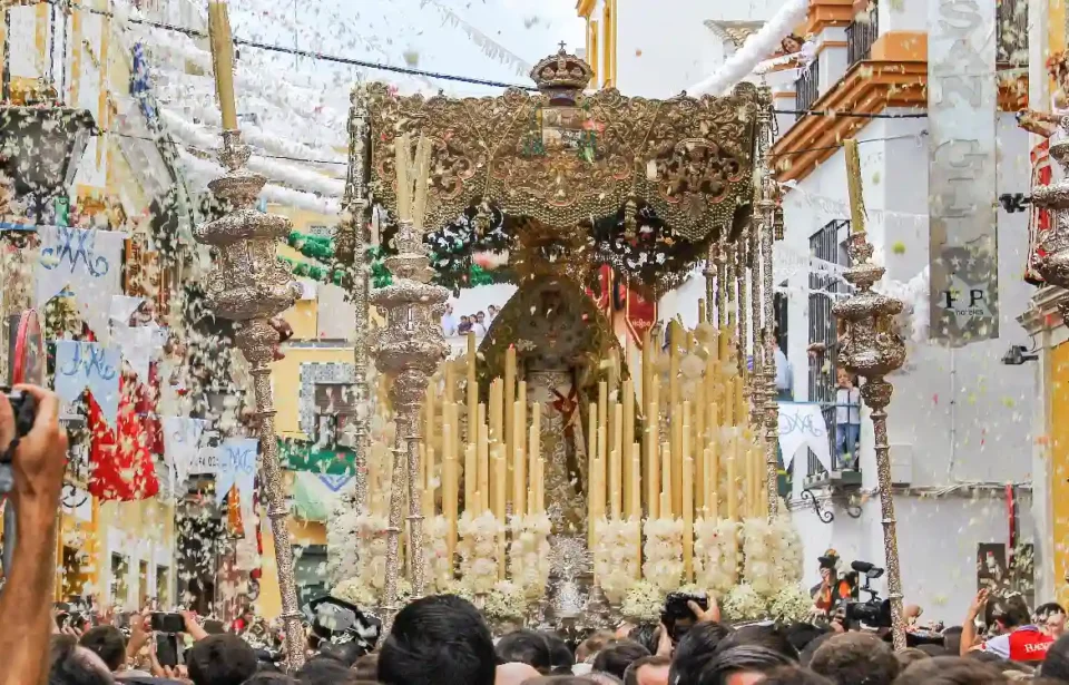 Macarena Rosa Oro basílica