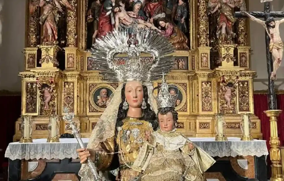 Virgen Rosario Corona entra nómina Glorias Sevilla