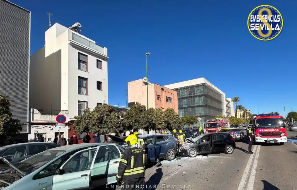 Aparatoso accidente tráfico