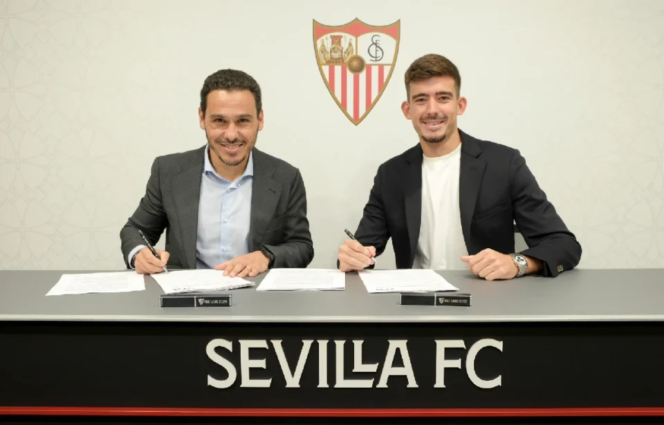 Kike Salas renueva con el Sevilla FC hasta 2029