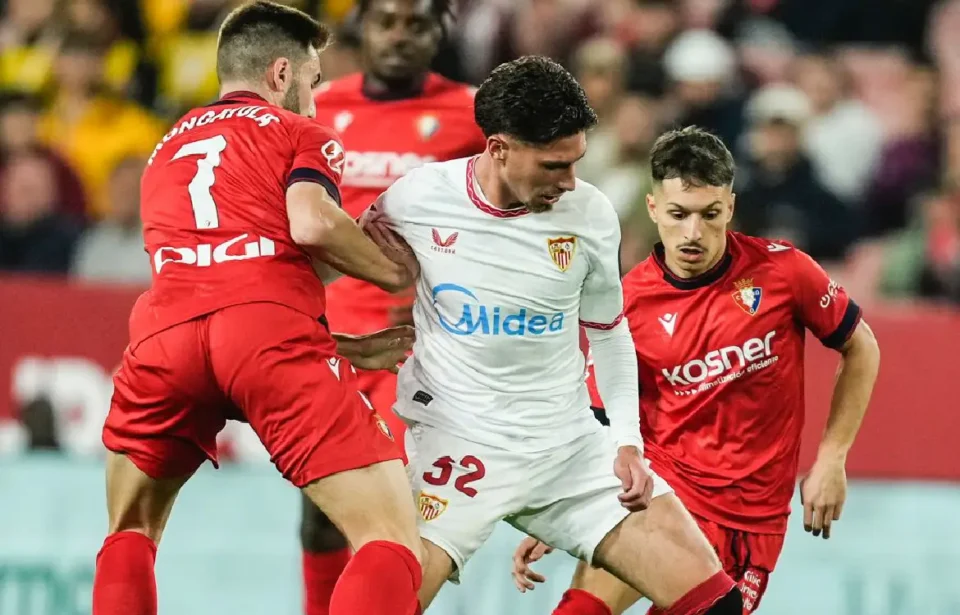 Sevilla FC y Osasuna se enfrentaron en la jornada 15 de La Liga en el Ramón Sánchez Pizjuán. Crónica Sevilla 1 1 Osasuna Empate de infarto.