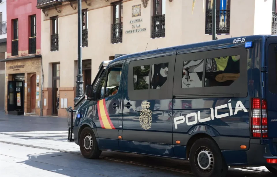 Policía comunicación personas