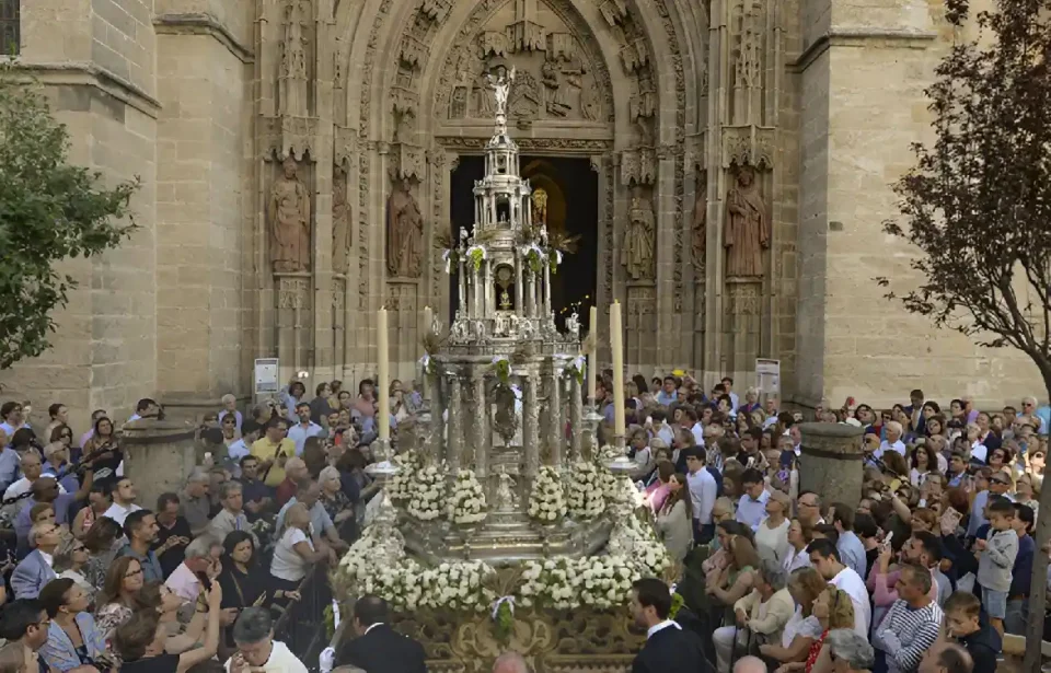 Recupera costaleros Custodia